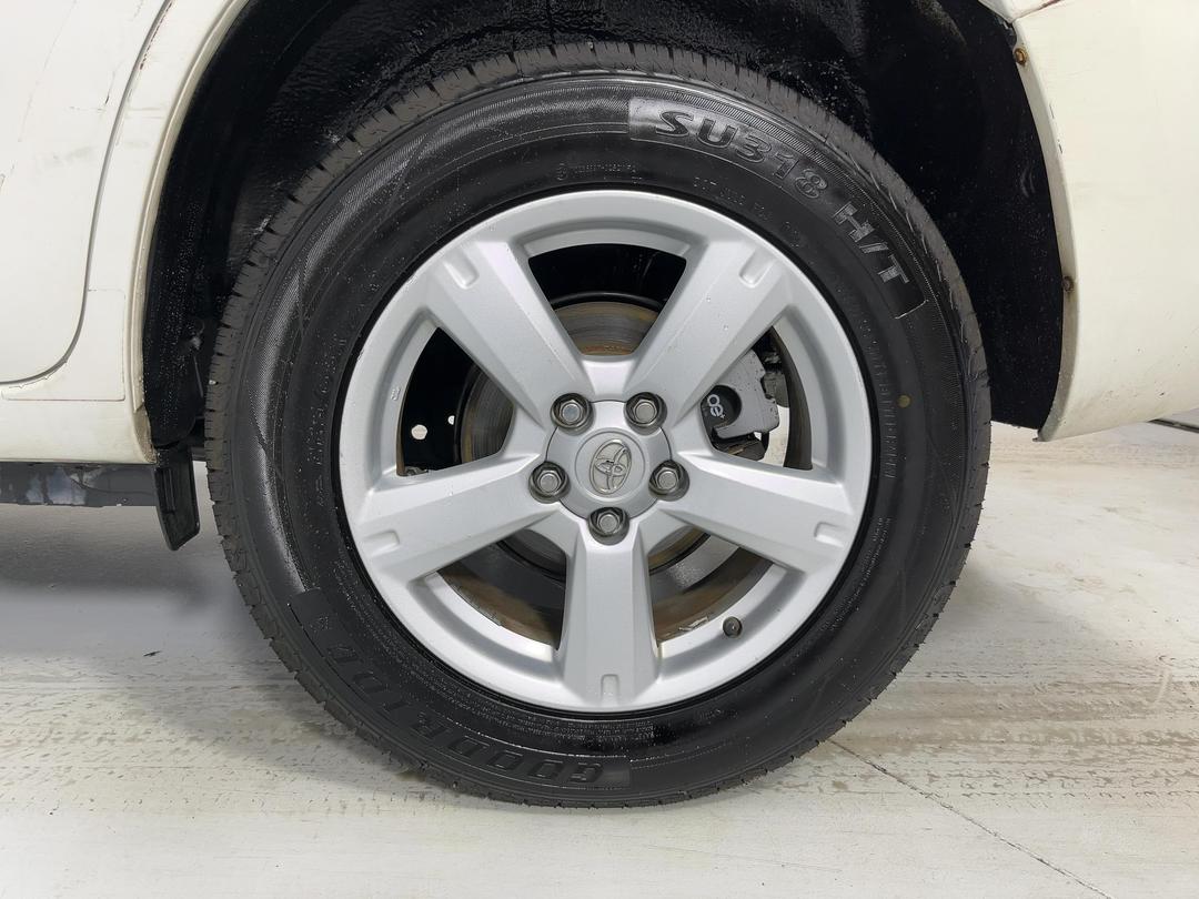 Photo '11' of Toyota Rav4