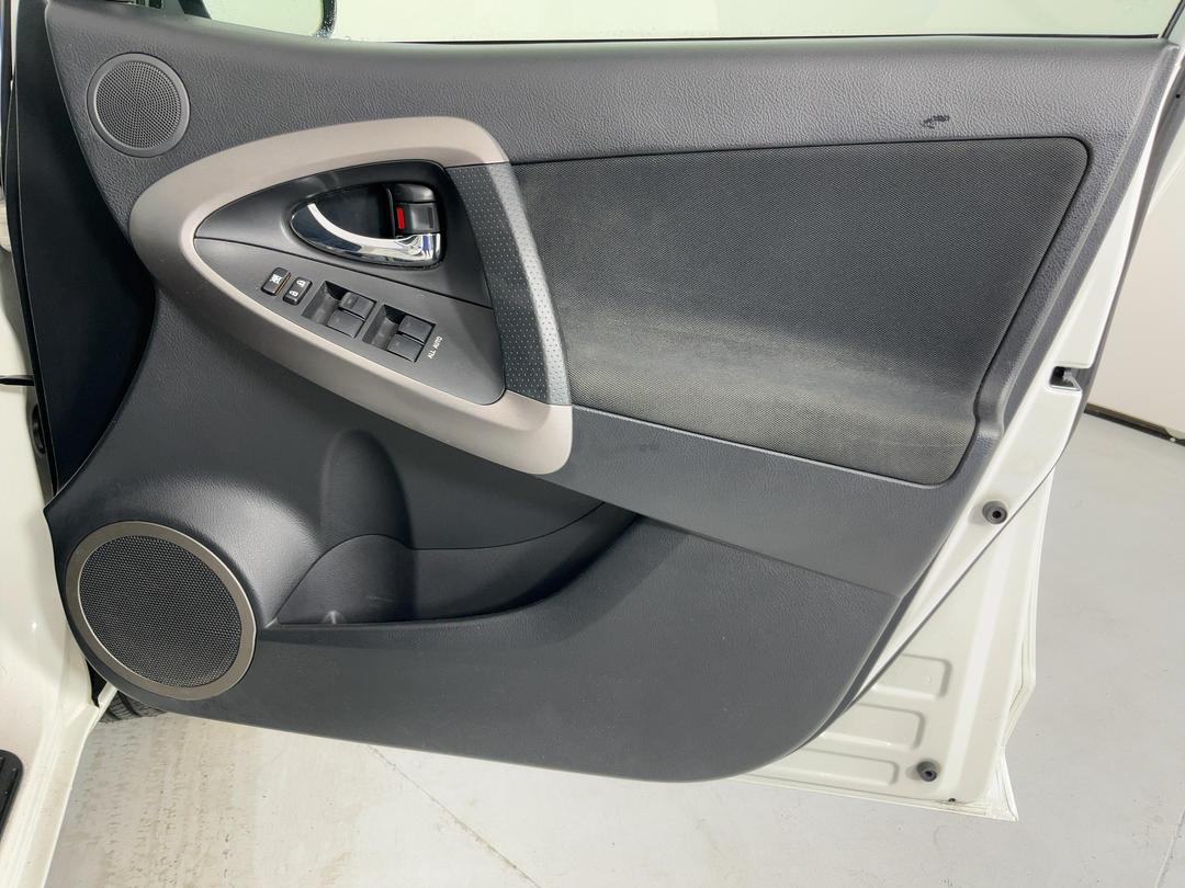 Photo '15' of Toyota Rav4