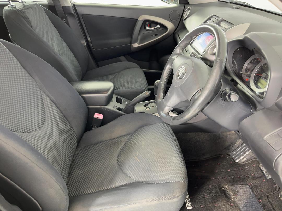 Photo '16' of Toyota Rav4