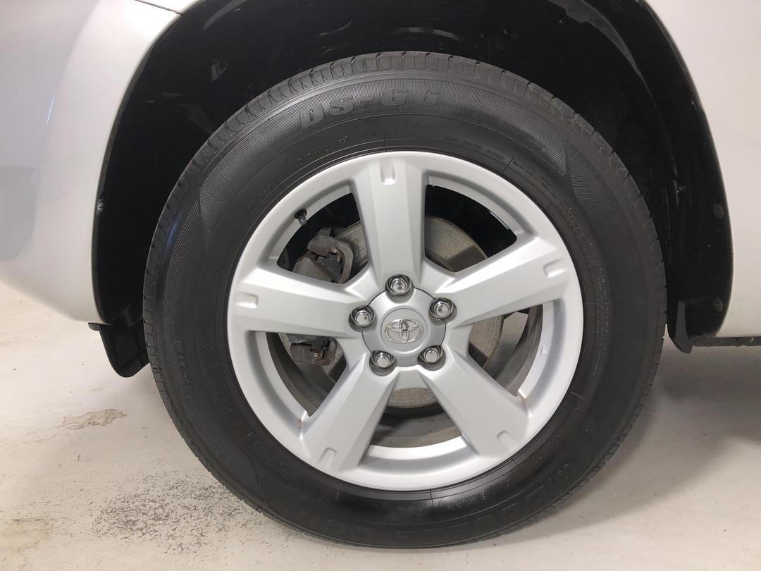 Photo '10' of Toyota Rav4