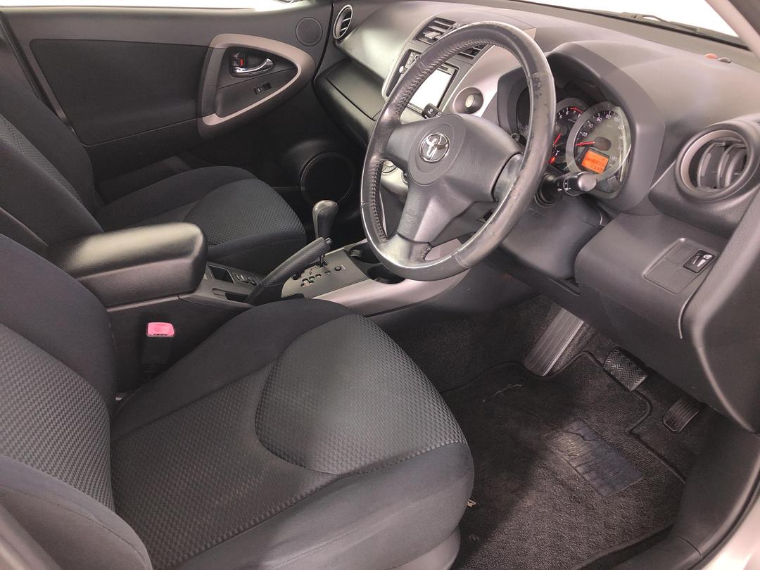 Photo '16' of Toyota Rav4