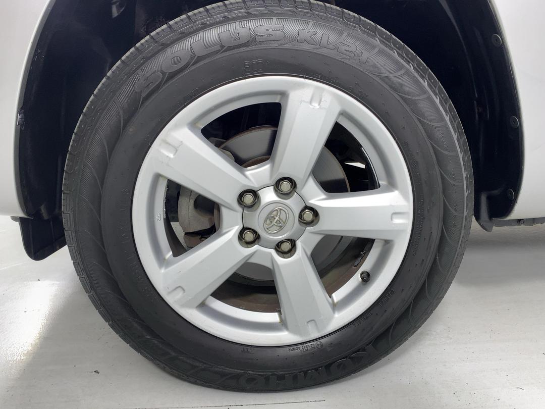 Photo '10' of Toyota Rav4