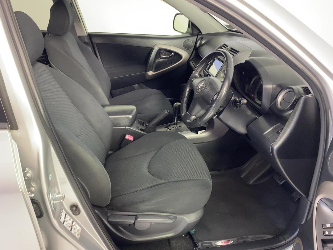 Photo '16' of Toyota Rav4