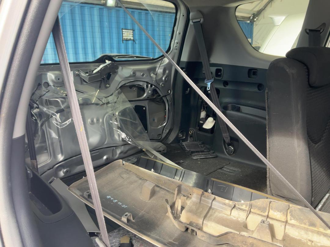 Photo '12' of Toyota Vanguard