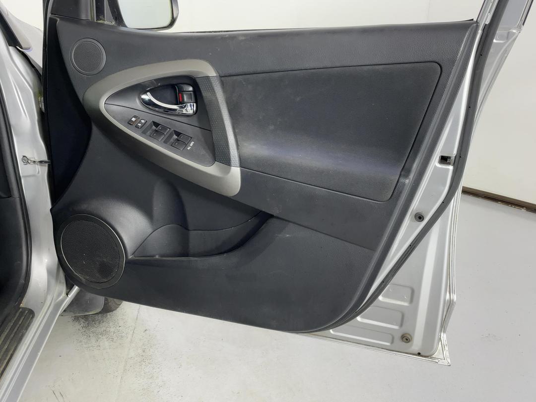Photo '13' of Toyota Vanguard Photo '13' of Toyota Vanguard
