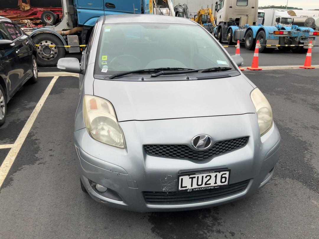 Photo '2' of Toyota Vitz