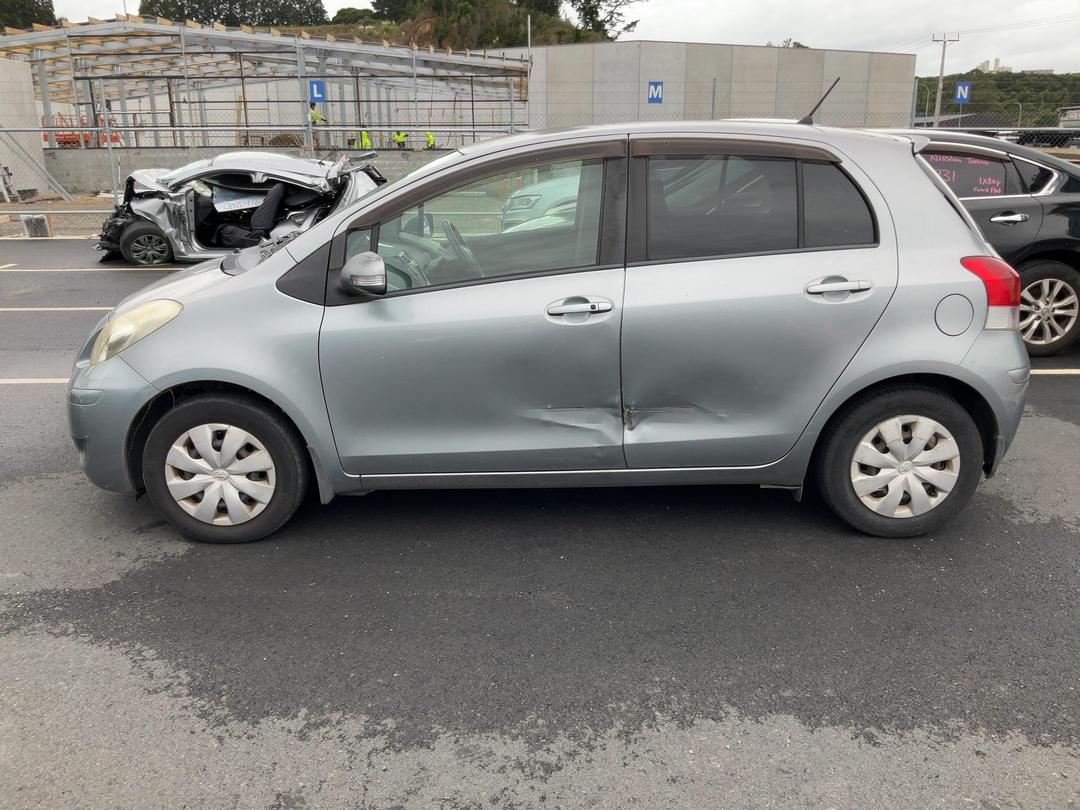 Photo '4' of Toyota Vitz