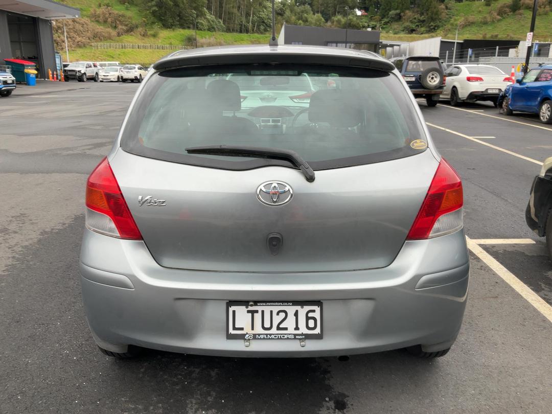 Photo '6' of Toyota Vitz