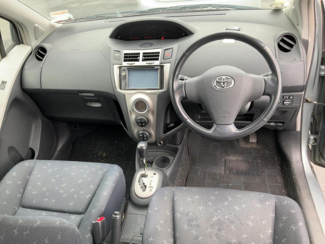 Photo '13' of Toyota Vitz