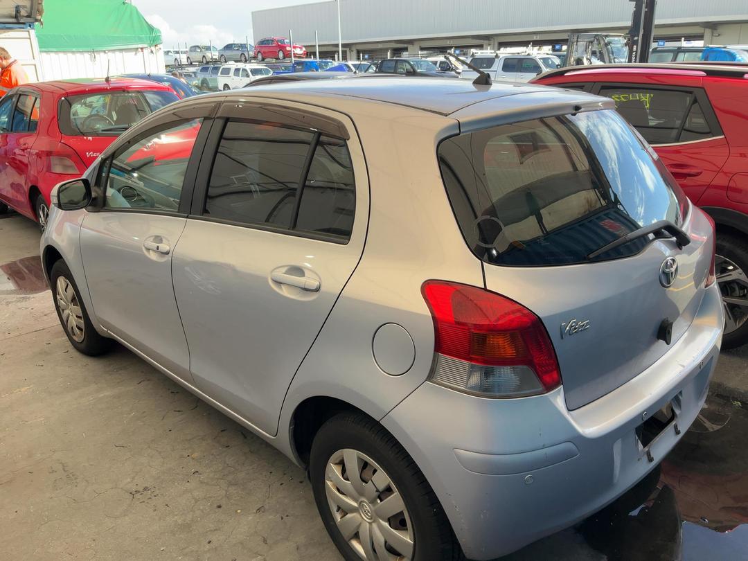 Photo '4' of Toyota Vitz