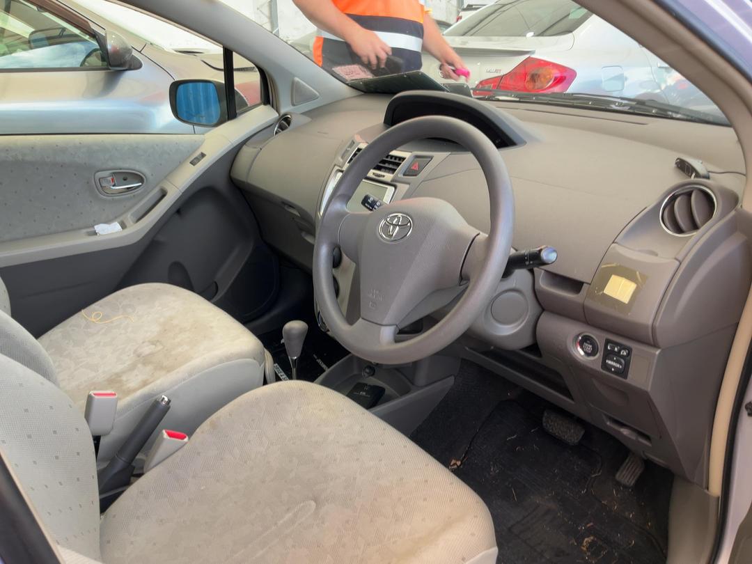 Photo '8' of Toyota Vitz