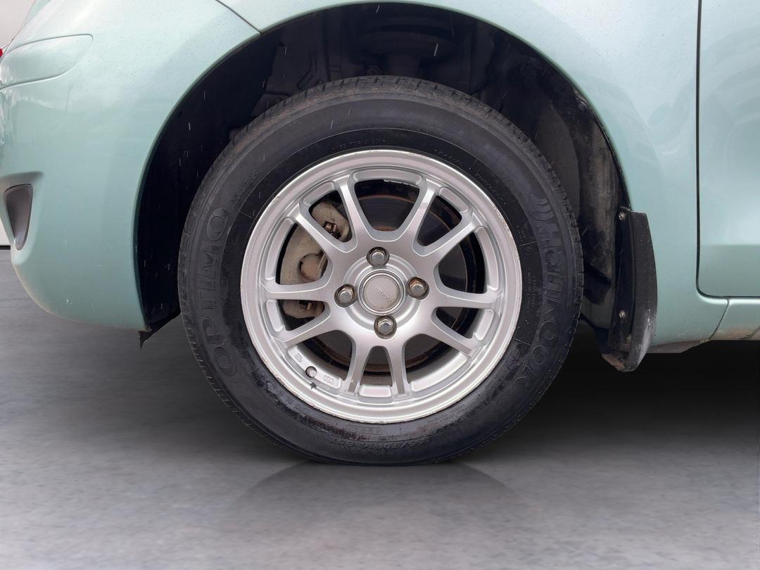 Photo '10' of Toyota Vitz