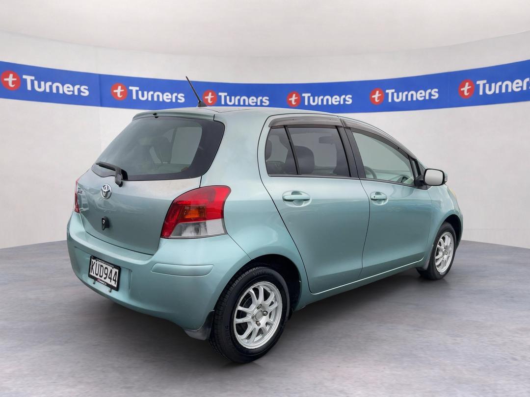 Photo '7' of Toyota Vitz