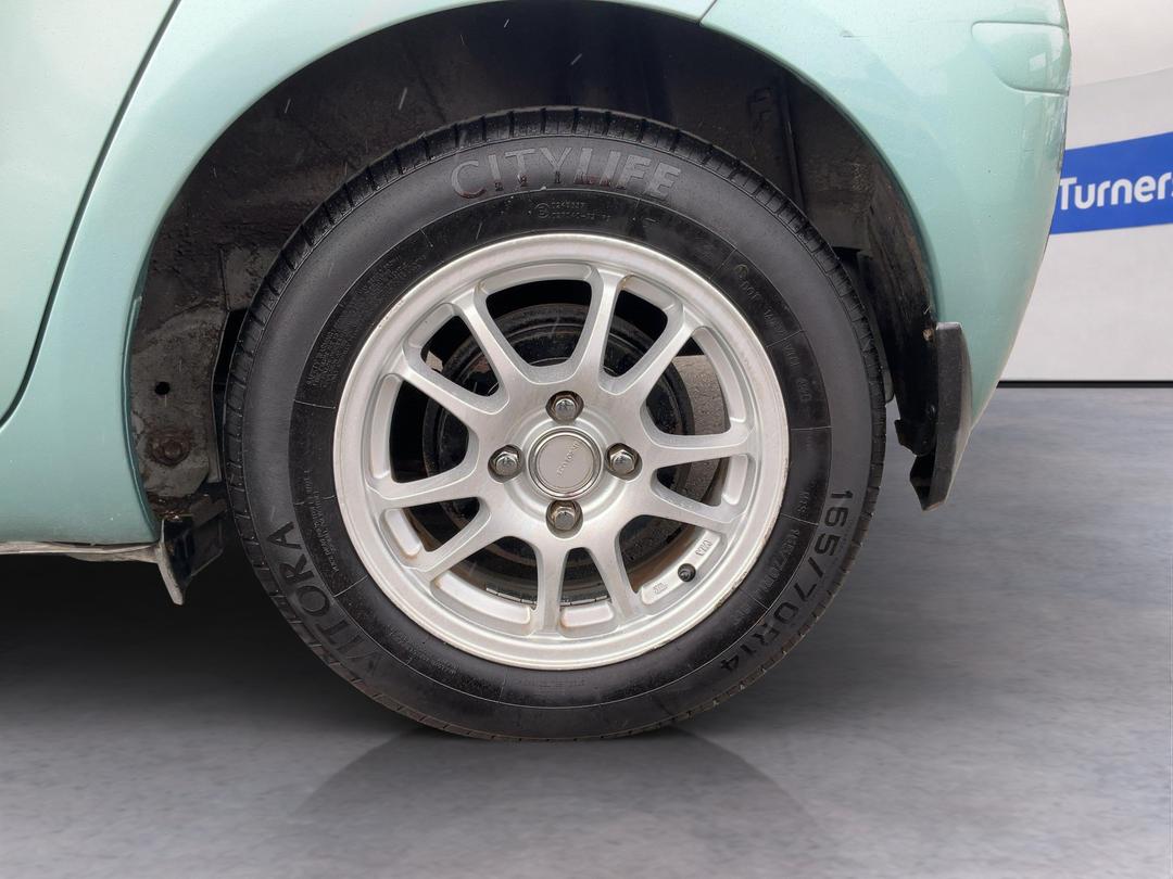Photo '11' of Toyota Vitz