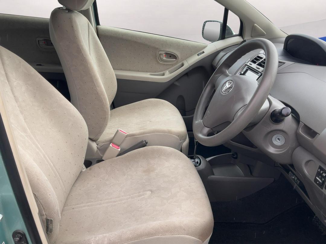 Photo '16' of Toyota Vitz