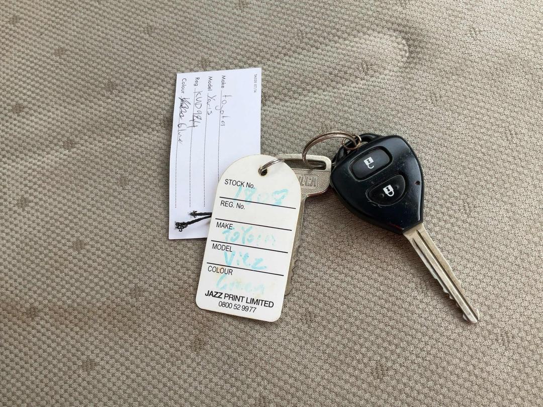 Photo '22' of Toyota Vitz