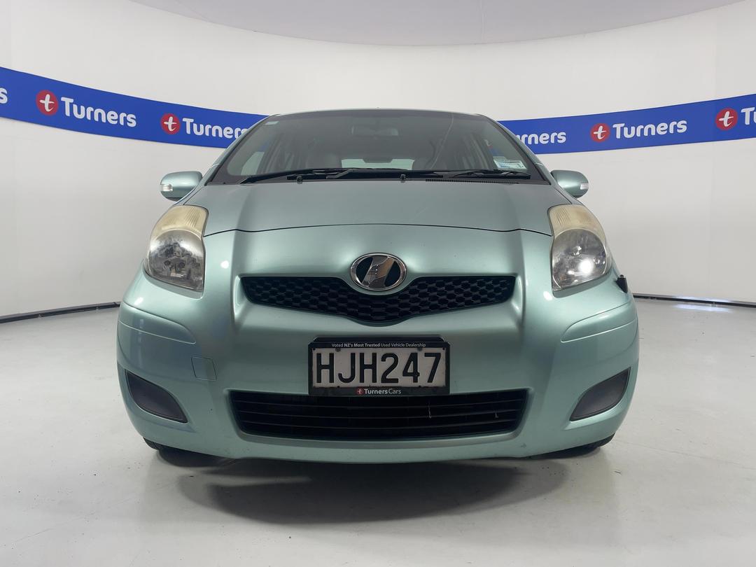 Photo '2' of Toyota Vitz
