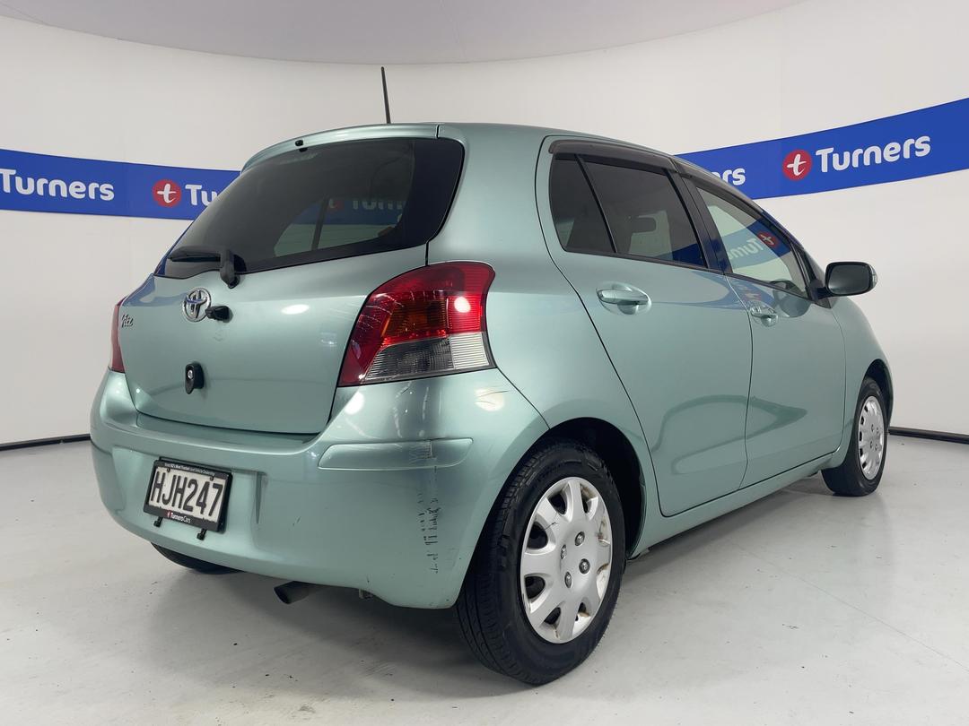 Photo '7' of Toyota Vitz