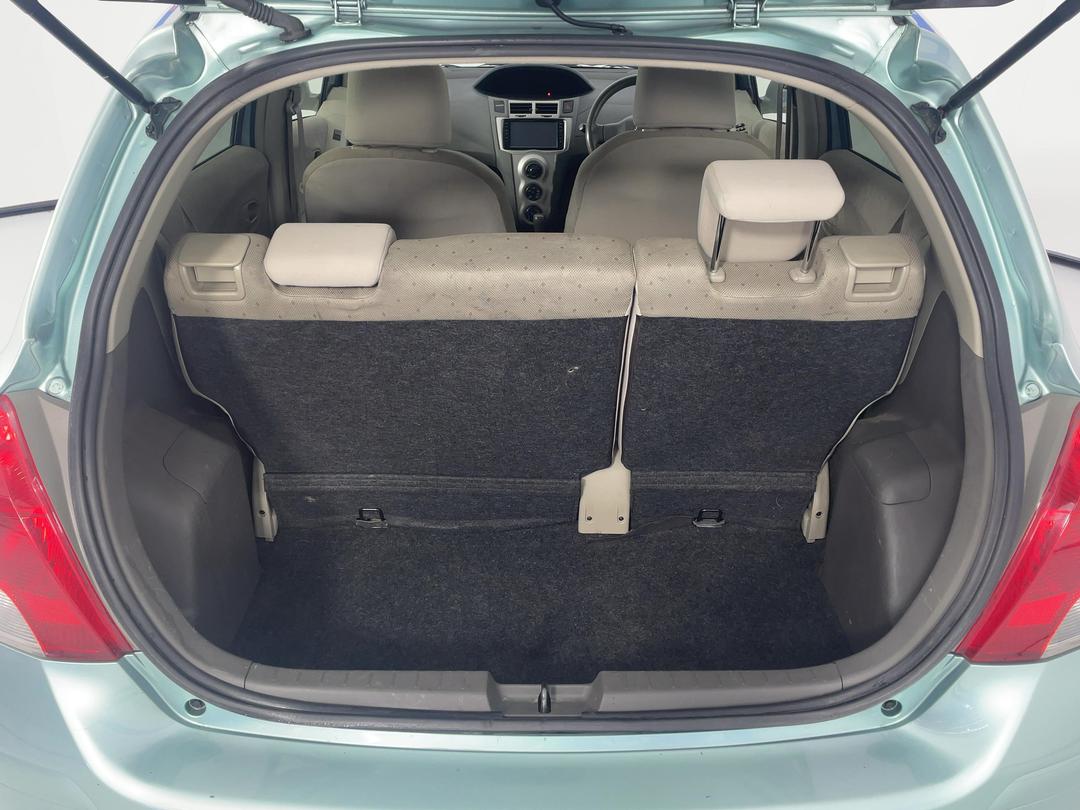 Photo '14' of Toyota Vitz