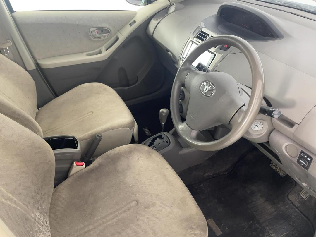 Photo '16' of Toyota Vitz