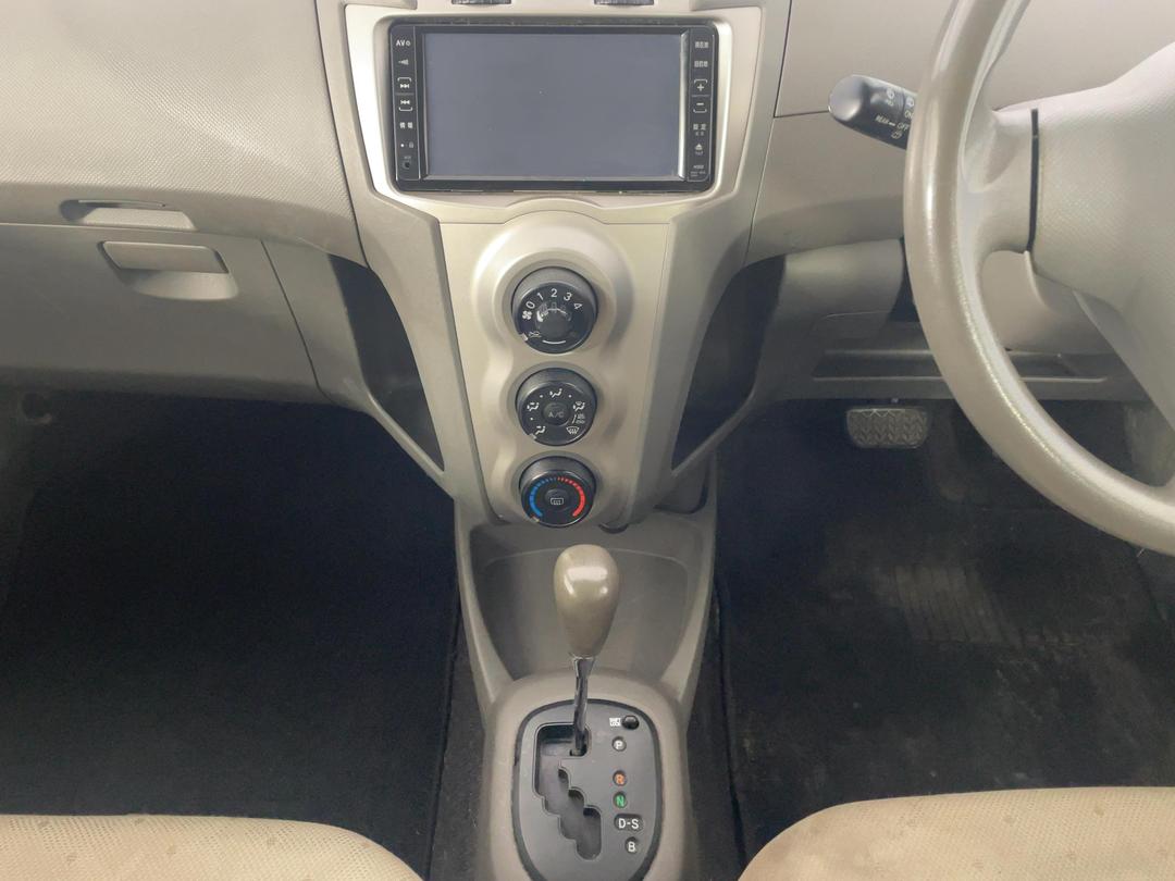 Photo '18' of Toyota Vitz