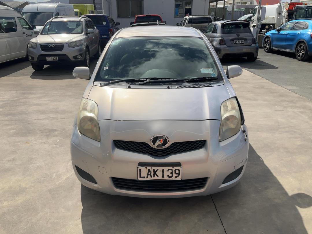 Photo '2' of Toyota Vitz Photo '2' of Toyota Vitz