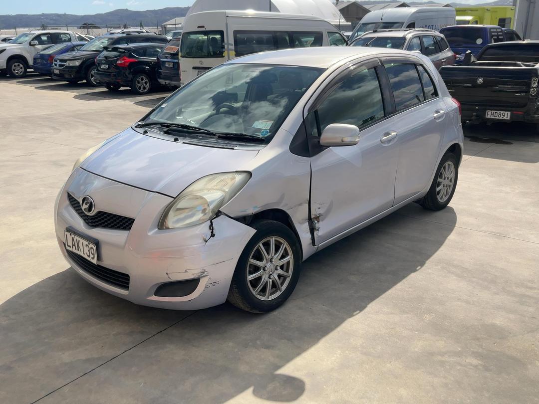 Photo '3' of Toyota Vitz Photo '3' of Toyota Vitz