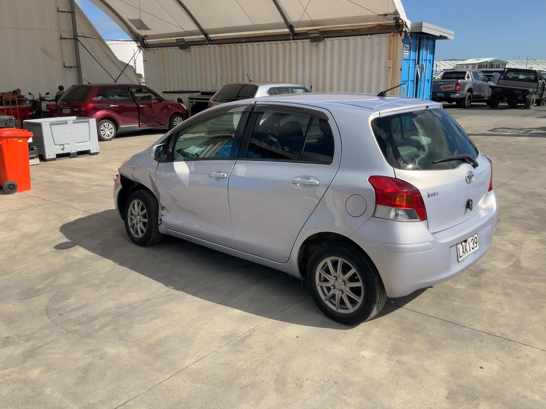 Photo '5' of Toyota Vitz Photo '5' of Toyota Vitz