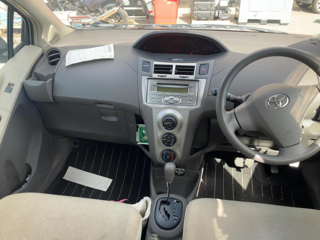 Photo '16' of Toyota Vitz Photo '16' of Toyota Vitz