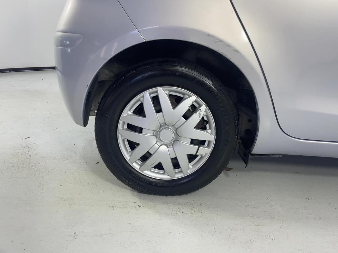Photo '12' of Toyota Vitz