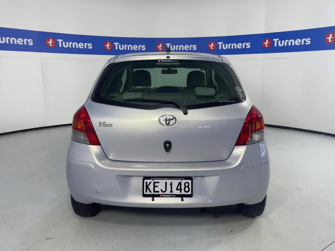 Photo '6' of Toyota Vitz