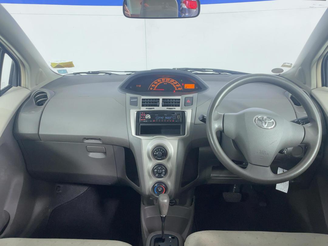 Photo '17' of Toyota Vitz