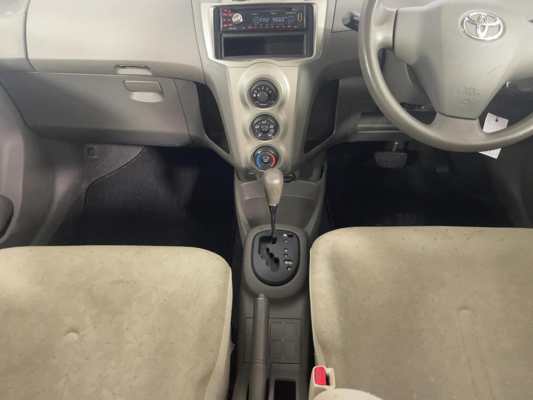 Photo '18' of Toyota Vitz