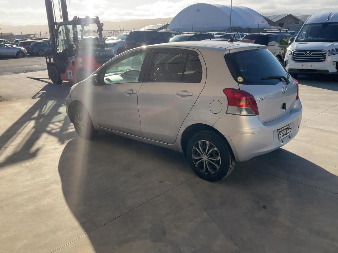 Photo '5' of Toyota Vitz Photo '5' of Toyota Vitz