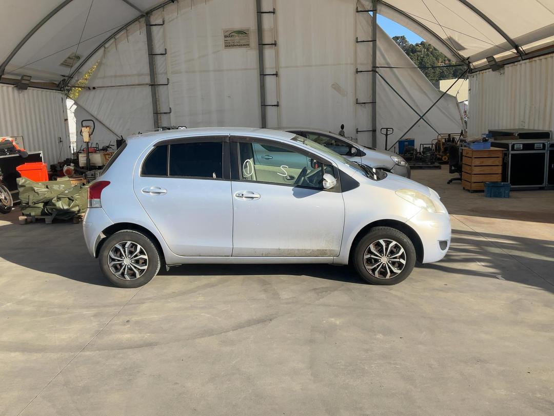 Photo '8' of Toyota Vitz Photo '8' of Toyota Vitz