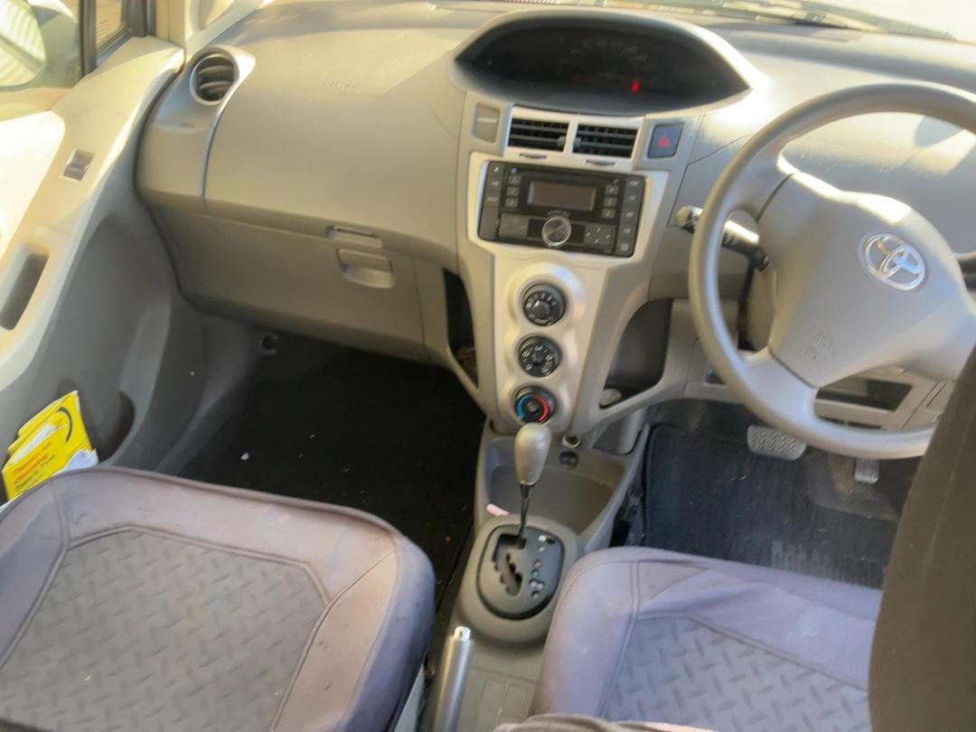 Photo '14' of Toyota Vitz Photo '14' of Toyota Vitz