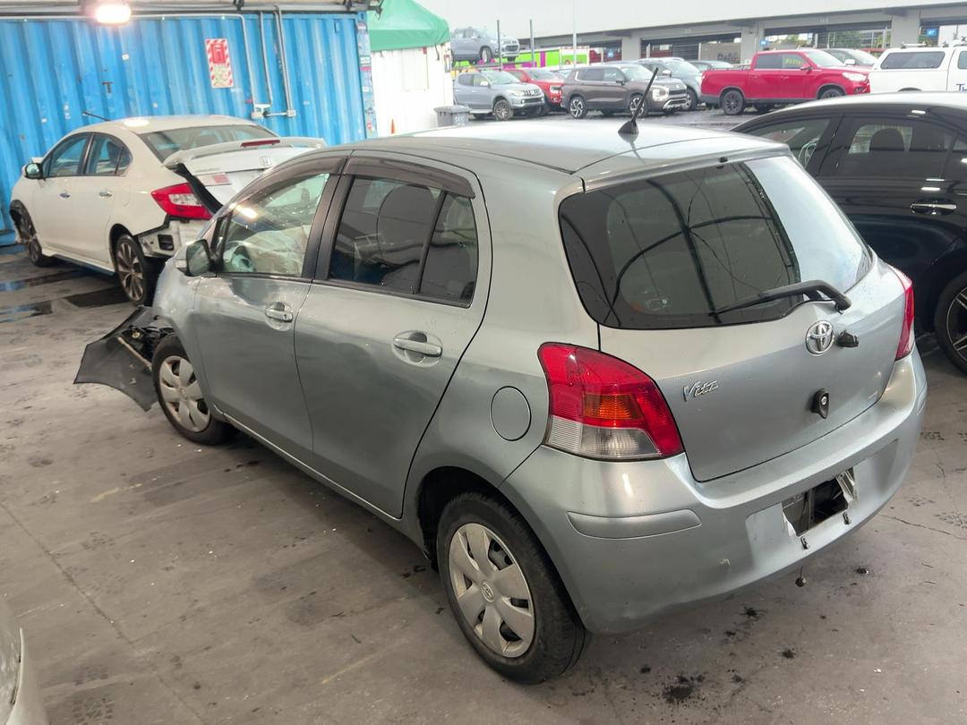 Photo '10' of Toyota Vitz Photo '10' of Toyota Vitz