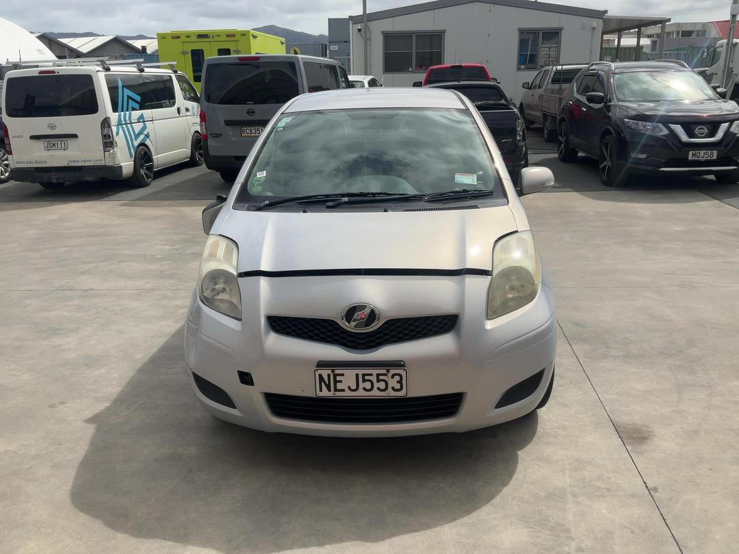 Photo '3' of Toyota Vitz Photo '3' of Toyota Vitz