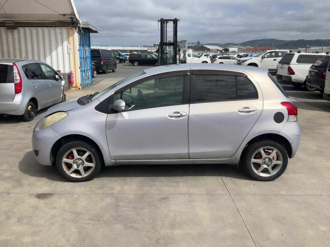 Photo '5' of Toyota Vitz Photo '5' of Toyota Vitz
