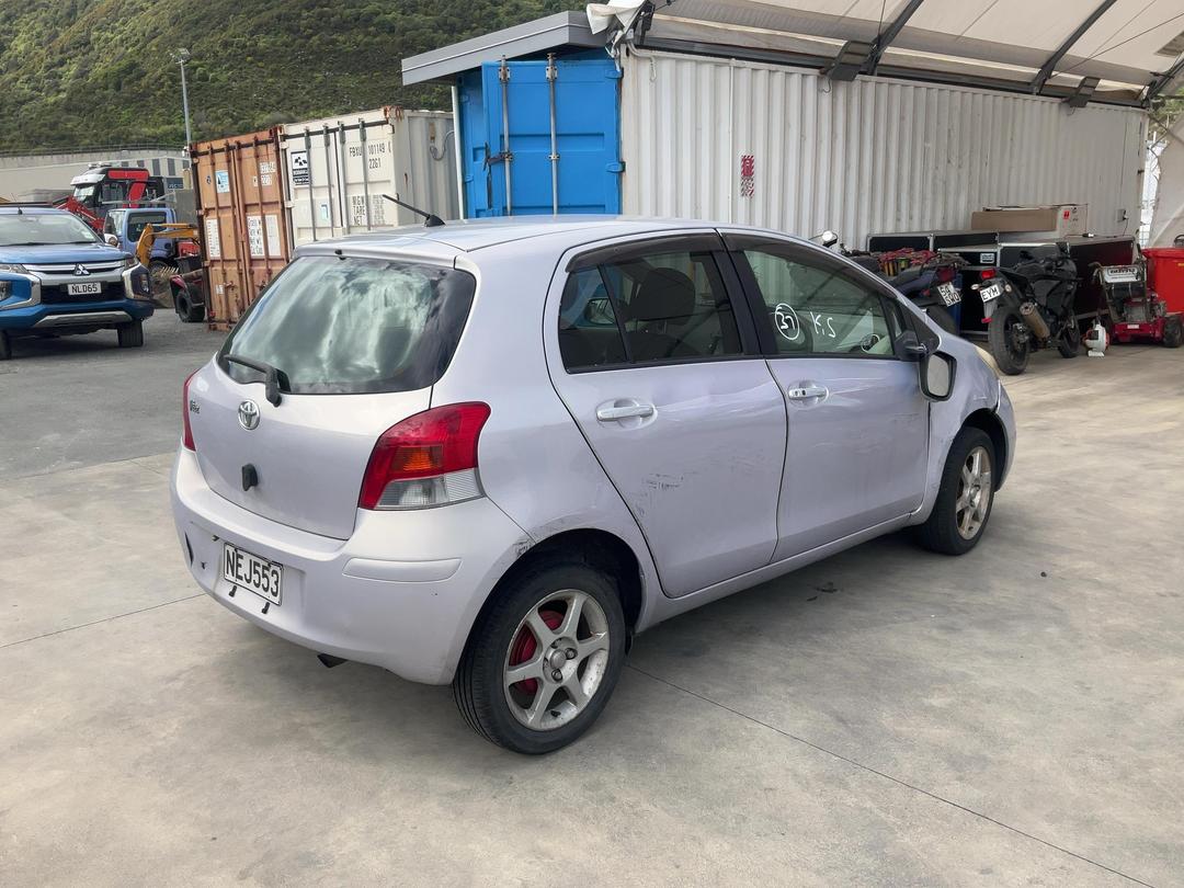 Photo '8' of Toyota Vitz Photo '8' of Toyota Vitz