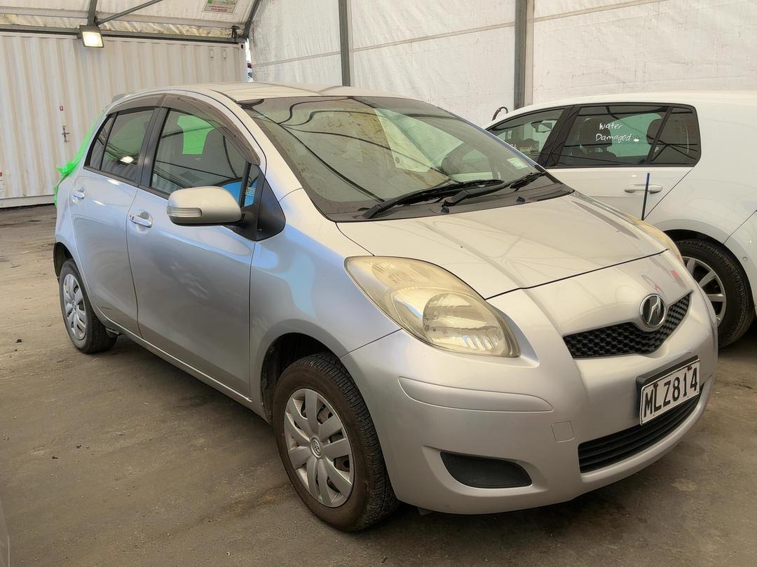 Photo '2' of Toyota Vitz Photo '2' of Toyota Vitz