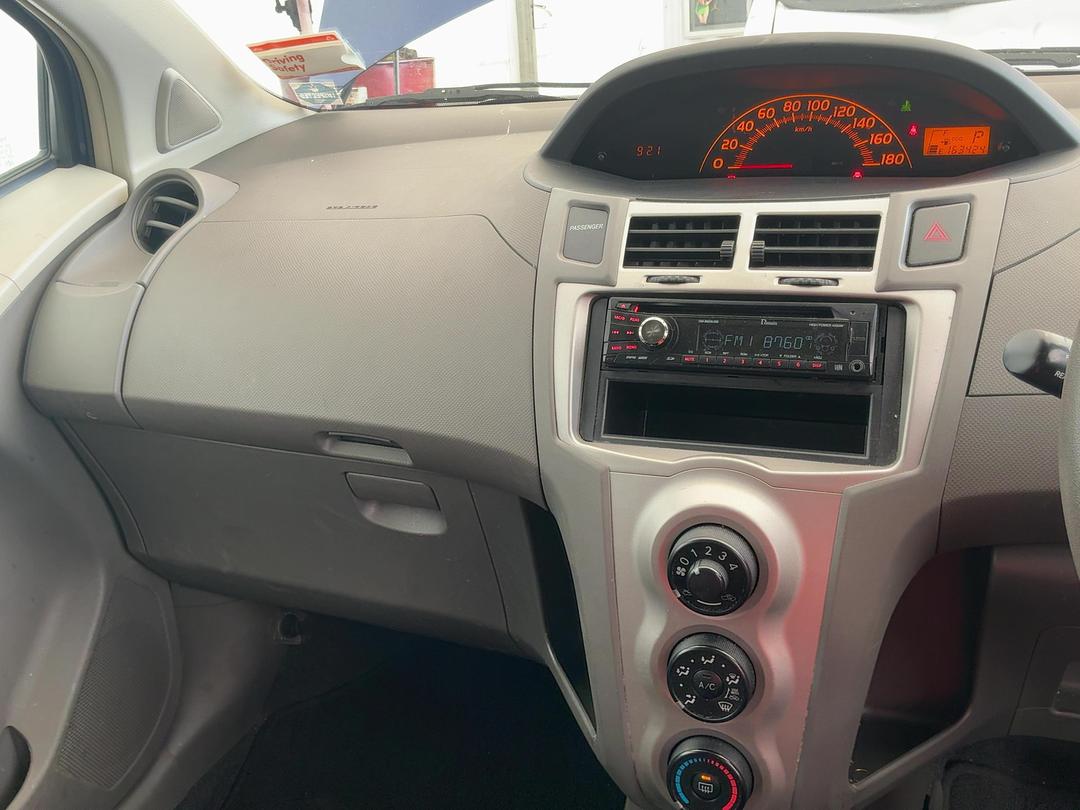 Photo '14' of Toyota Vitz Photo '14' of Toyota Vitz
