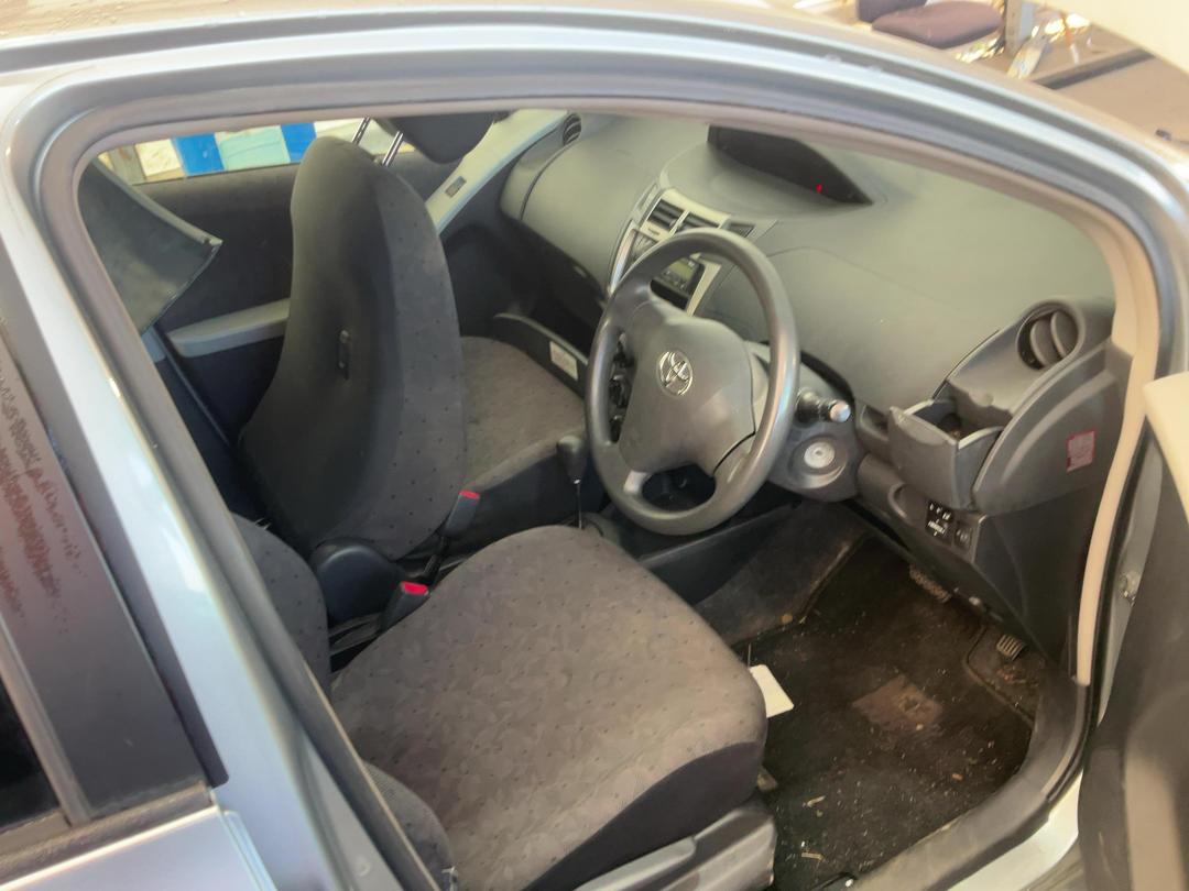 Photo '19' of Toyota Vitz Photo '19' of Toyota Vitz