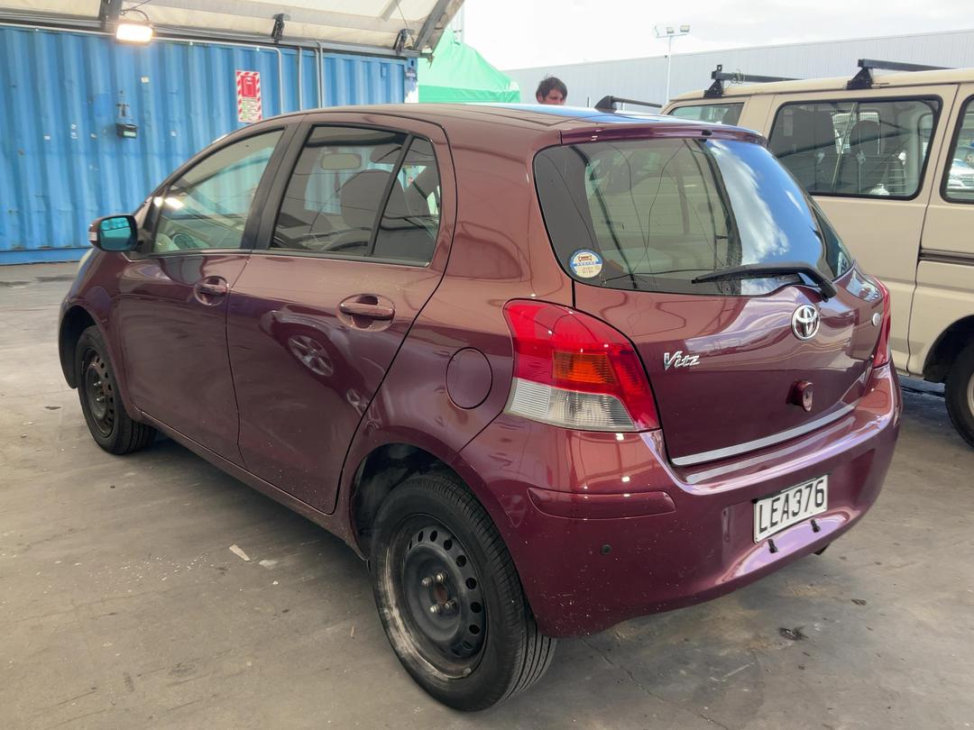 Photo '4' of Toyota Vitz