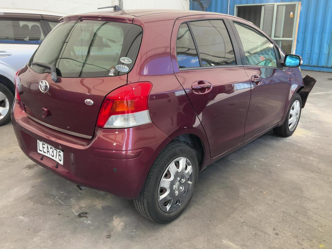 Photo '6' of Toyota Vitz