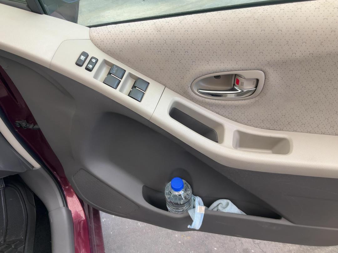 Photo '8' of Toyota Vitz