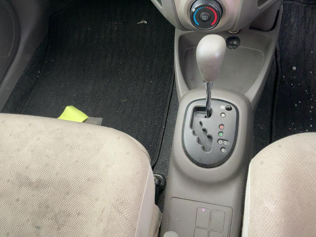 Photo '15' of Toyota Vitz Photo '15' of Toyota Vitz
