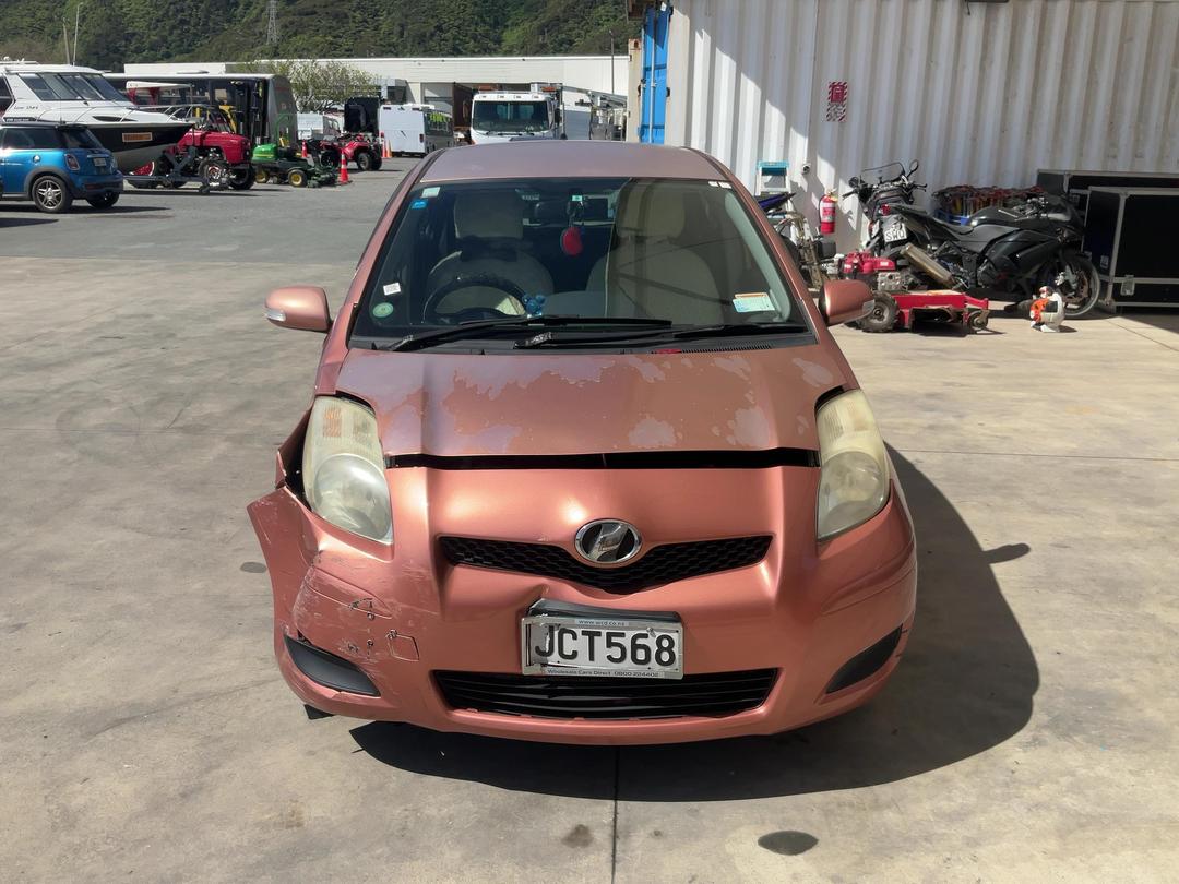 Photo '3' of Toyota Vitz Photo '3' of Toyota Vitz