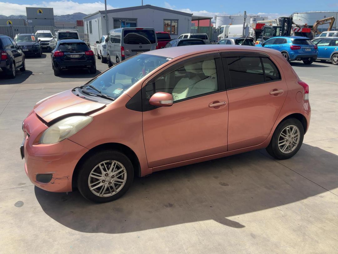 Photo '5' of Toyota Vitz Photo '5' of Toyota Vitz