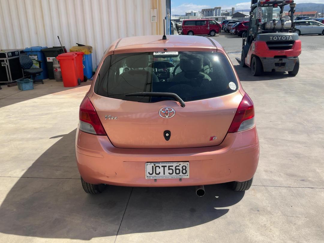 Photo '7' of Toyota Vitz Photo '7' of Toyota Vitz